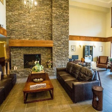 Spacious Penthouse Suite-King Beds-Pool & Hot Tub Canmore Zewnętrze zdjęcie