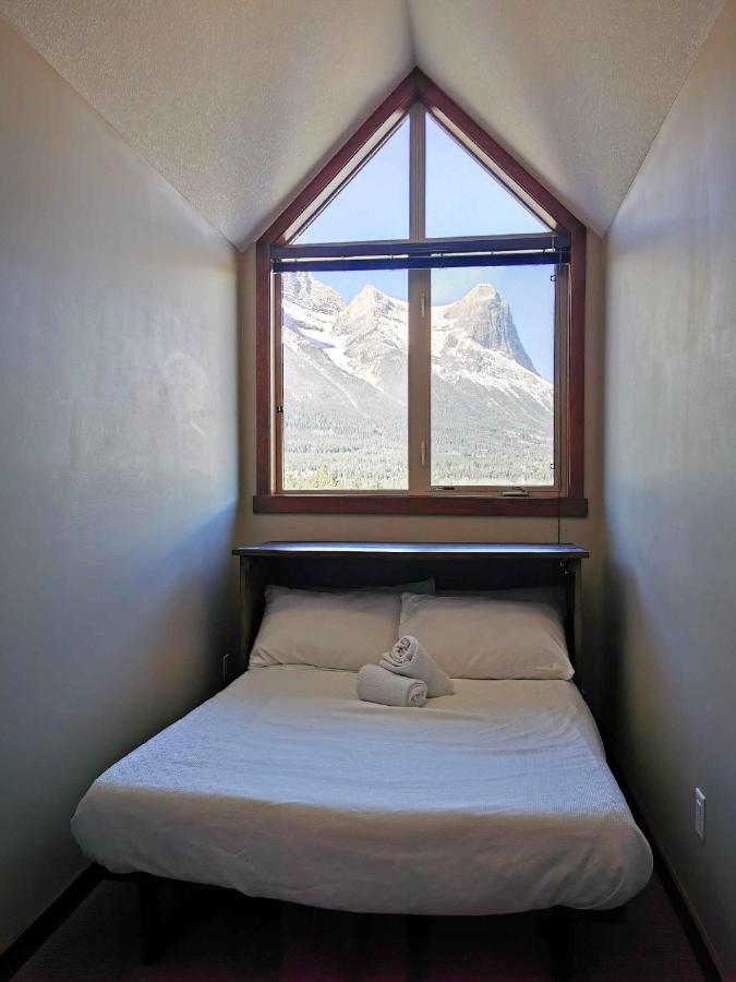 Spacious Penthouse Suite-King Beds-Pool & Hot Tub Canmore Zewnętrze zdjęcie