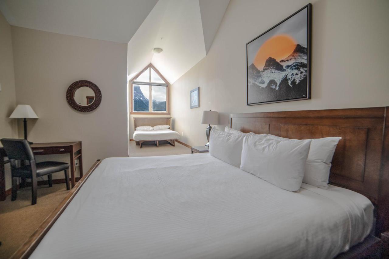 Spacious Penthouse Suite-King Beds-Pool & Hot Tub Canmore Zewnętrze zdjęcie