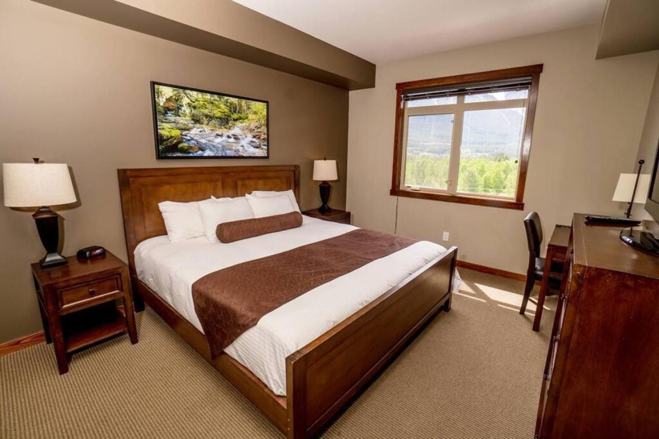 Spacious Penthouse Suite-King Beds-Pool & Hot Tub Canmore Zewnętrze zdjęcie